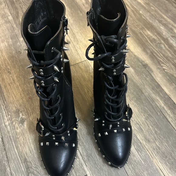 Studded ankle boots - Picture 2 of 4